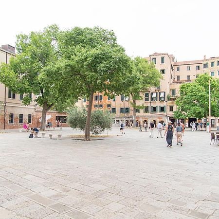 Ca' Leoncino - Venice Canal Front Apartment Luaran gambar