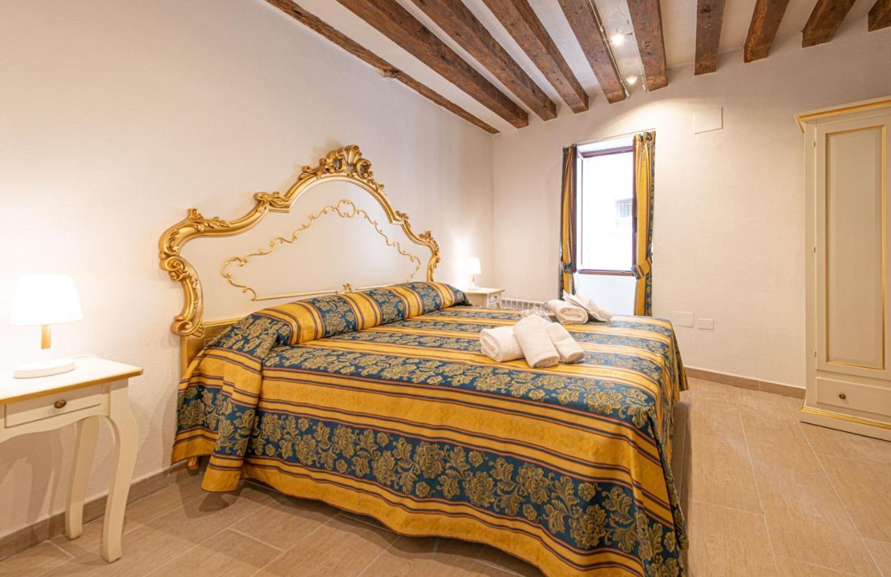 Ca' Leoncino - Venice Canal Front Apartment Luaran gambar