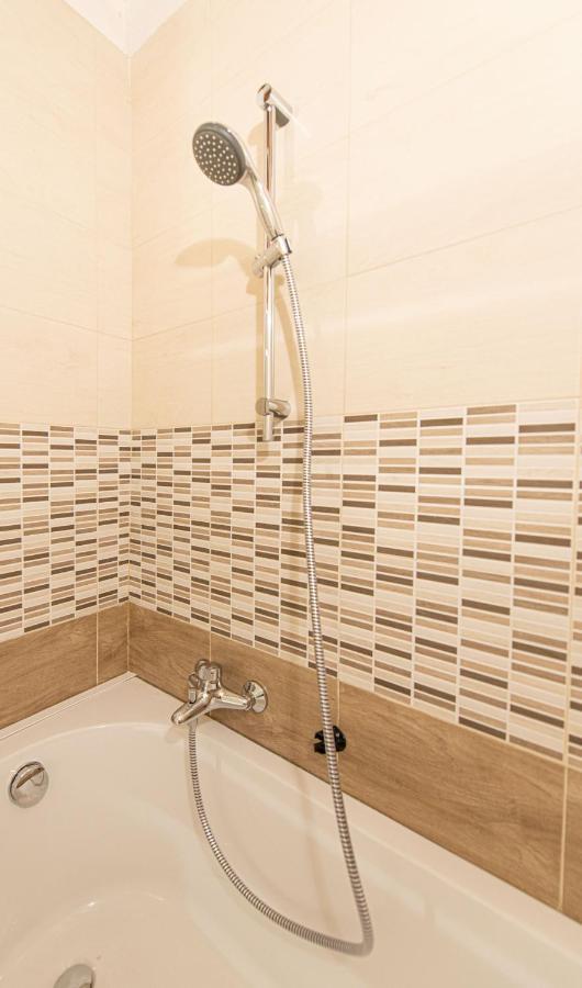 Ca' Leoncino - Venice Canal Front Apartment Luaran gambar