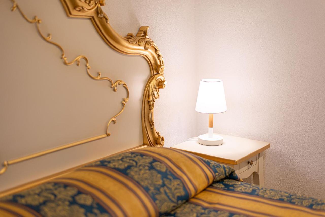 Ca' Leoncino - Venice Canal Front Apartment Luaran gambar