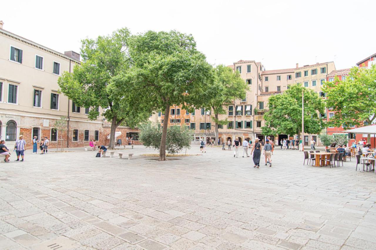 Ca' Leoncino - Venice Canal Front Apartment Luaran gambar