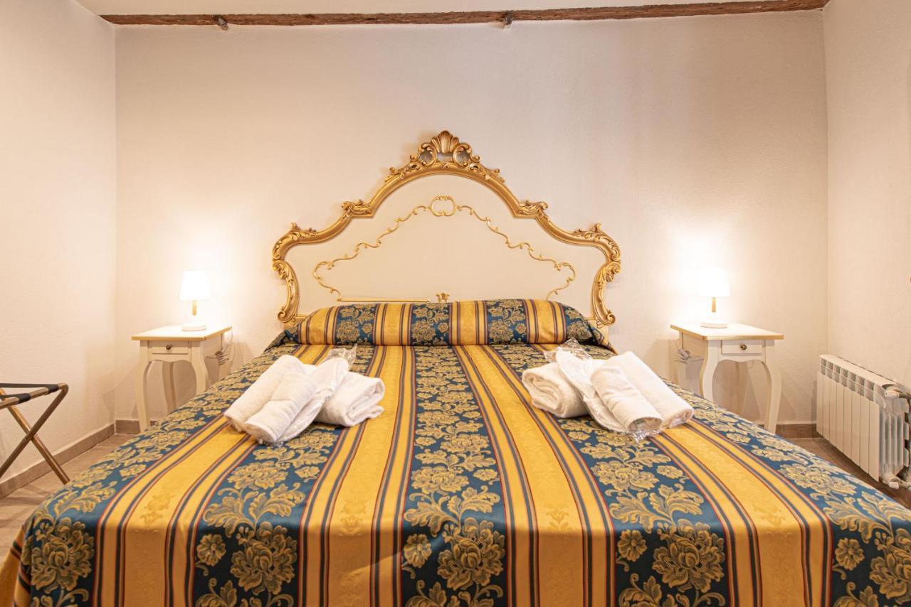 Ca' Leoncino - Venice Canal Front Apartment Luaran gambar