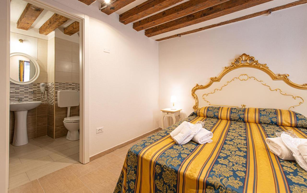 Ca' Leoncino - Venice Canal Front Apartment Luaran gambar