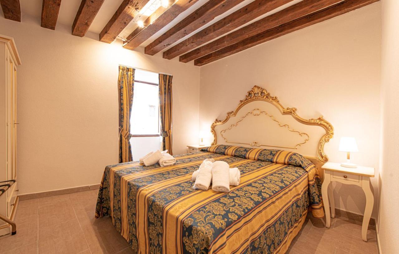 Ca' Leoncino - Venice Canal Front Apartment Luaran gambar