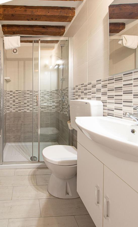 Ca' Leoncino - Venice Canal Front Apartment Luaran gambar