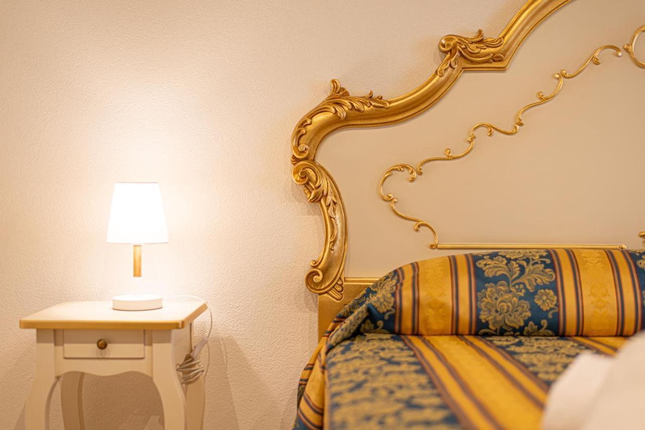 Ca' Leoncino - Venice Canal Front Apartment Luaran gambar