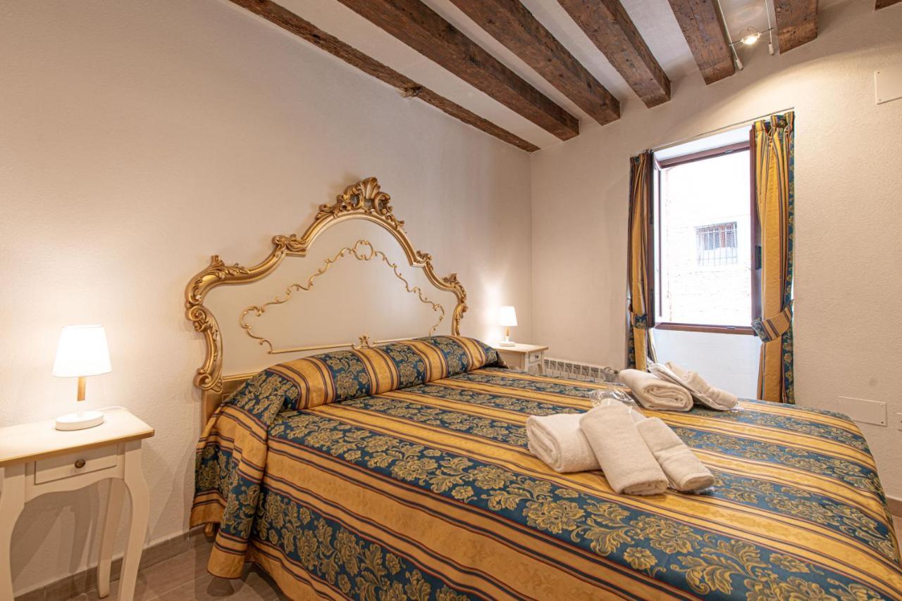 Ca' Leoncino - Venice Canal Front Apartment Luaran gambar