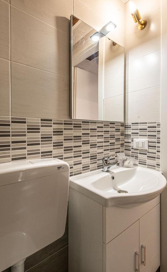 Ca' Leoncino - Venice Canal Front Apartment Luaran gambar