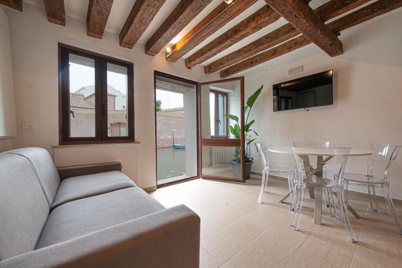 Ca' Leoncino - Venice Canal Front Apartment Luaran gambar