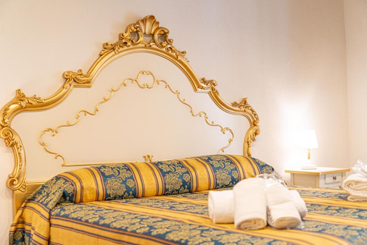 Ca' Leoncino - Venice Canal Front Apartment Luaran gambar