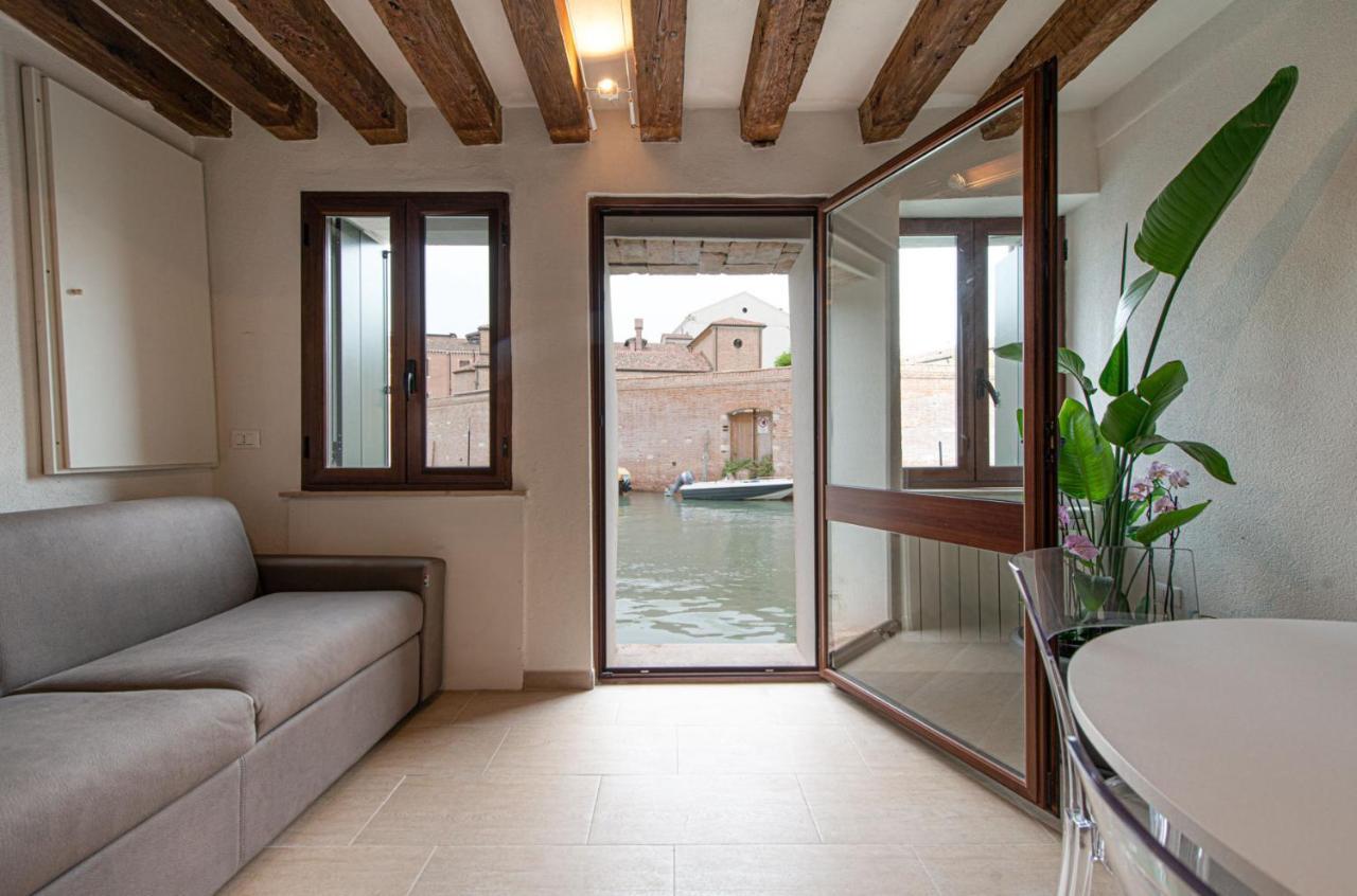 Ca' Leoncino - Venice Canal Front Apartment Luaran gambar
